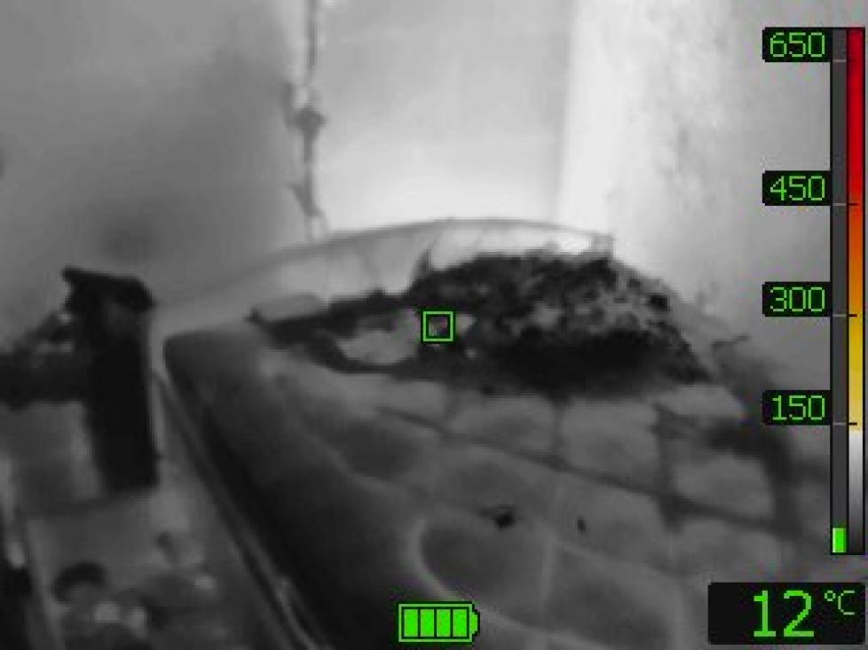 ein Blick durch die Wärmebildkamera auf die verbrannte Matratze (Bild wird in der Kamera gespreichert und wurde erst am Einsatzende bei der abschlißenden Kontrolle aufgenommen)